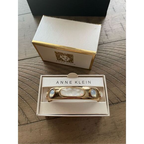Anne Klein Womens Mixed Stone Cuff Bracelet Gold Tone Slip On 2.25" Wide New - Picture 1 of 6